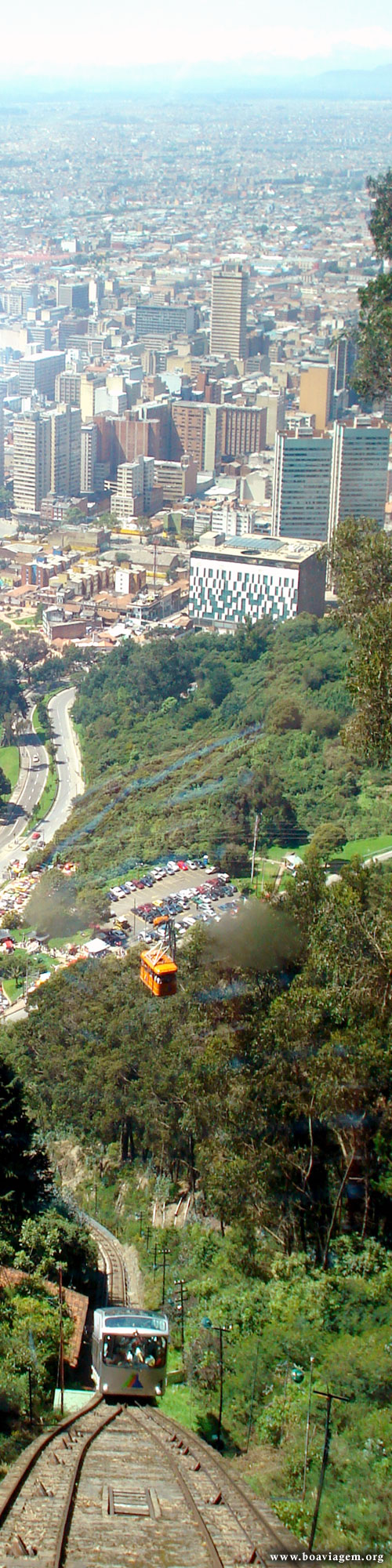 Monserrate, subir de bondinho ou trem