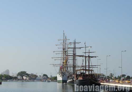 Barcos de passeio para praias colombianas