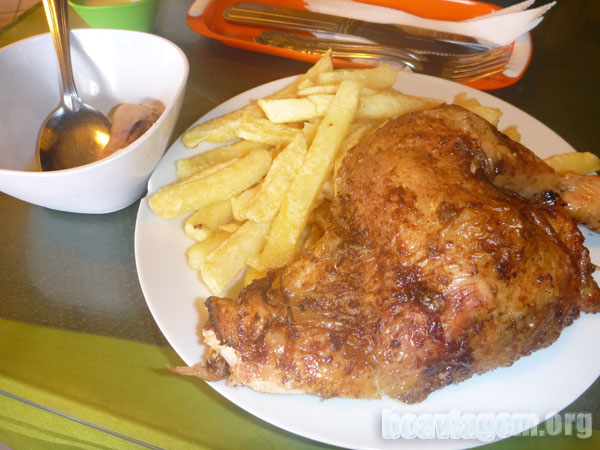 Frango com batatas fritas