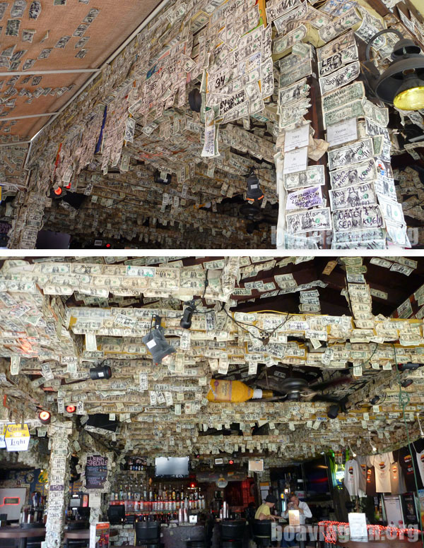Dólares assinados na decoração do bar Willie T's