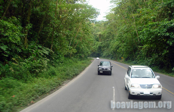 Estradas cortam a natureza selvagem da Costa Rica