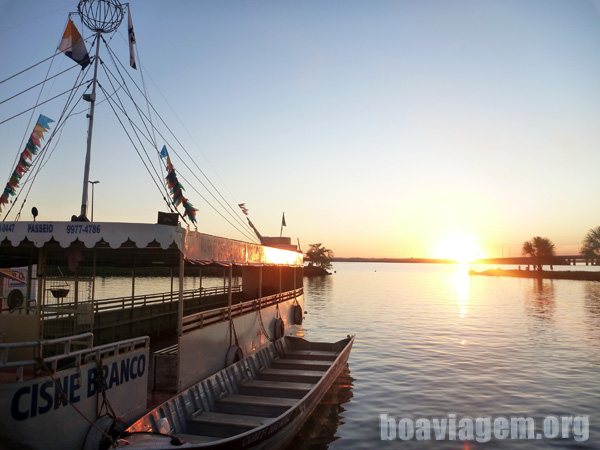 Embarações turísticas no lago de Palmas