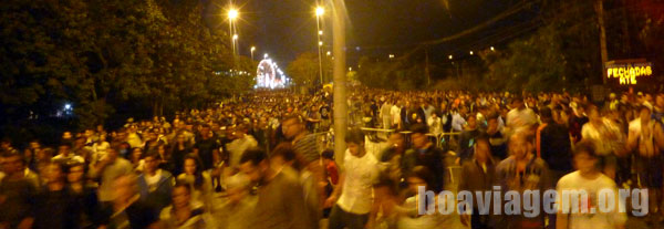 Multidão indo embora depois do show