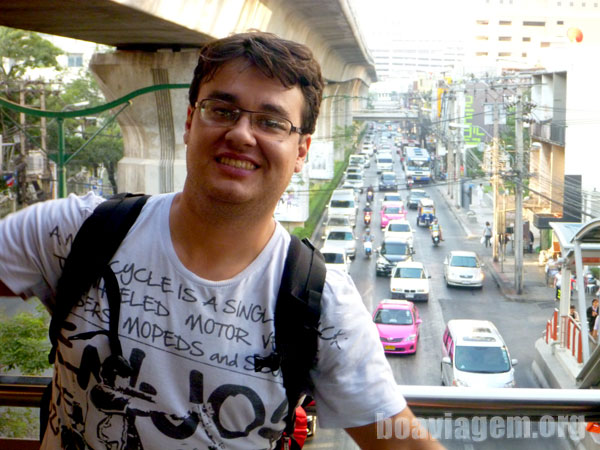 Ao fundo os engarrafamentos intermináveis da Ásia