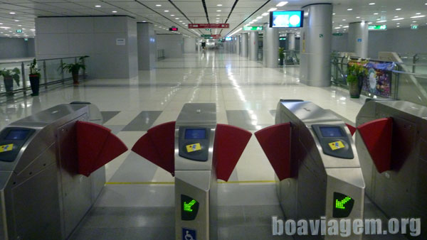 Metrô no aeroporto de Bangkok
