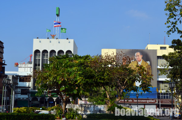 Mega outdoor do rei perto da Kao San Road