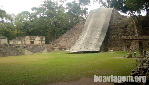 A principal pirâmide das Ruínas de Copán atualmente