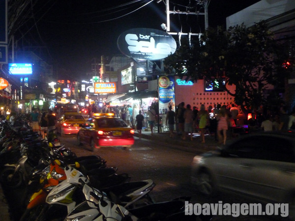 Movimento noturno da Ilha de Koh Samui