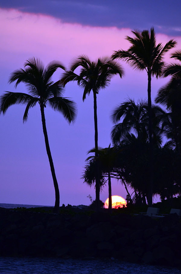 Um belo pôr do sol em Kona Bay