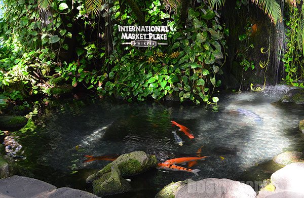 Vale uma passada no Market Place, seja para comer ou comprar souvenir em OAHU