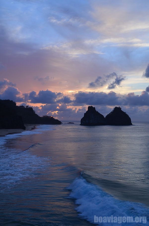 Belíssimo pôr do sol com Pico Dois Irmãos ao fundo
