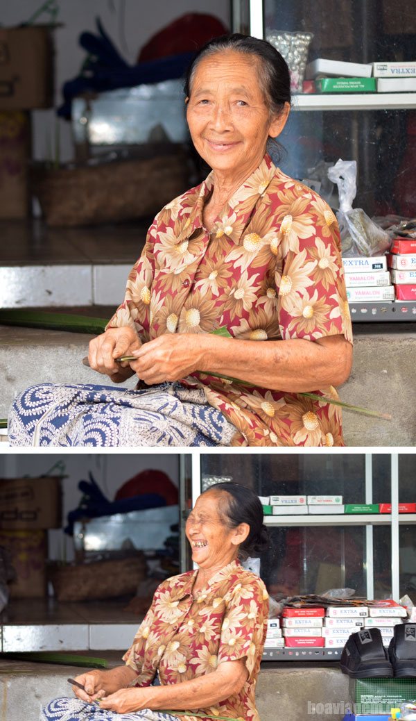 Uma bela senhora feirante sorri para as minhas lentes