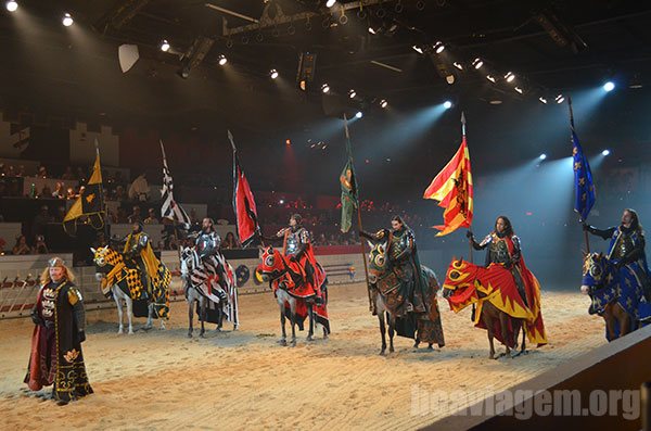 Jantar no Medieval Times assistindo a um show épico