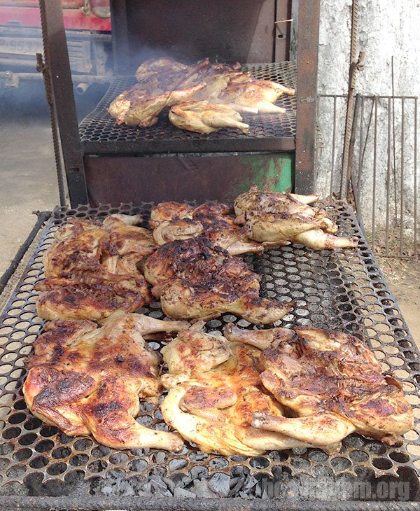 Frango assado na Vila dos Remédios no domingo