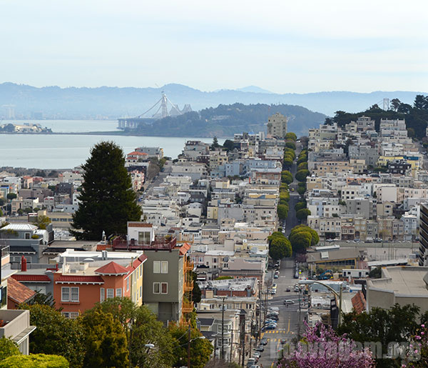 A bela vista que se obtém do topo da Rua Lombard