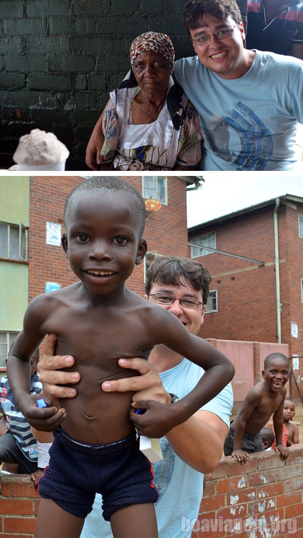 Interagindo com os locais em uma feira livre do Zimbábue