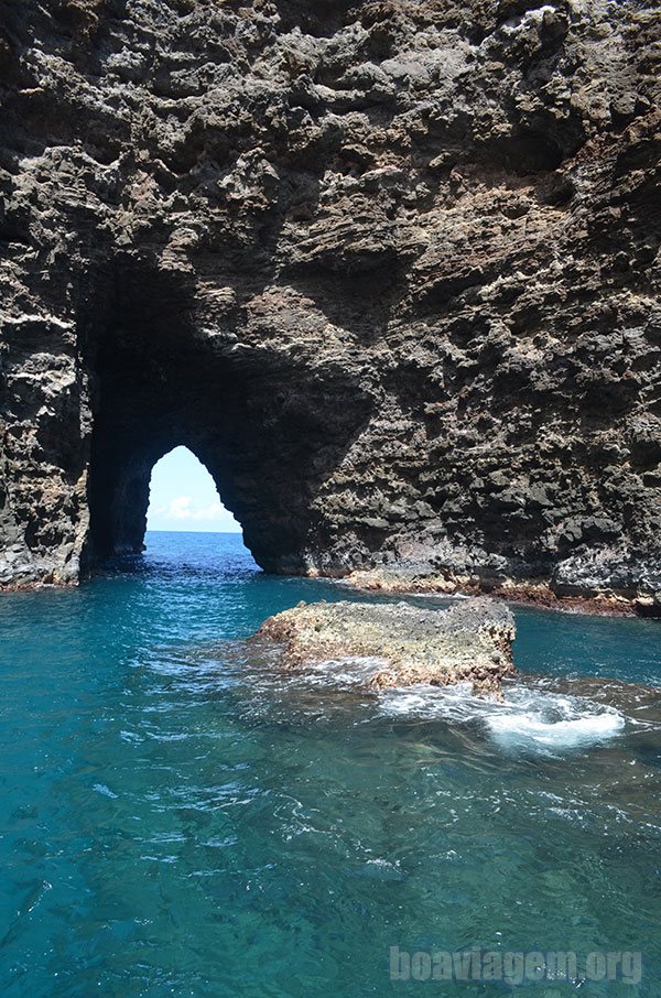 Conhecendo as cavernas da Napali Coast