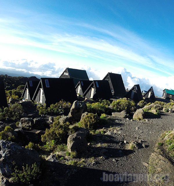 Abrigos na altura das nuvens no topo da África