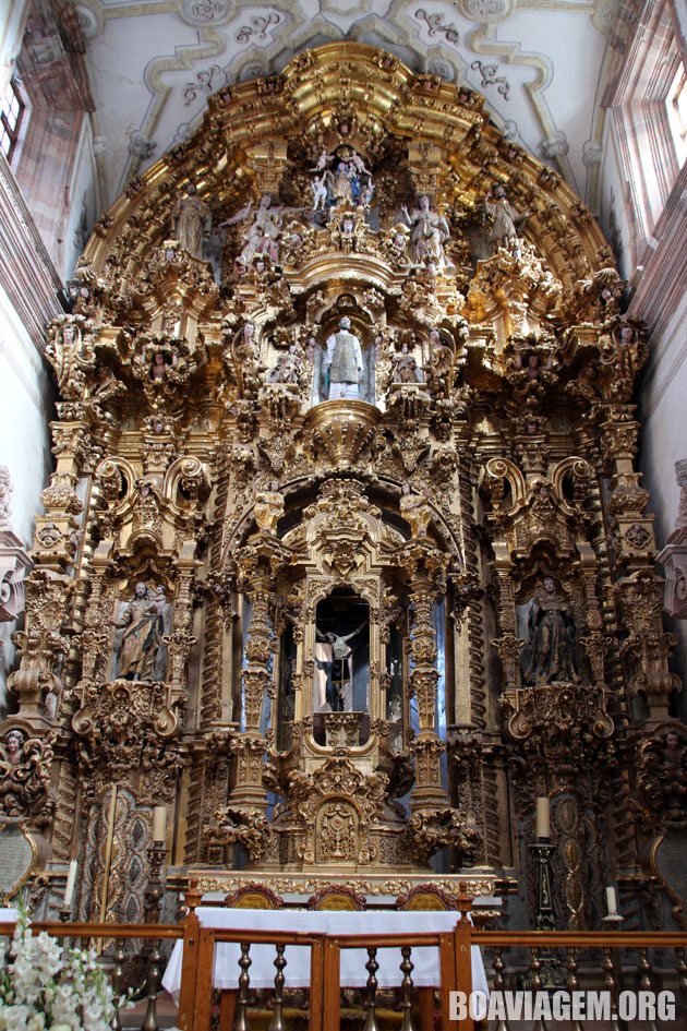 Detalhes impressionantes no altar do Templo de São Caetano
