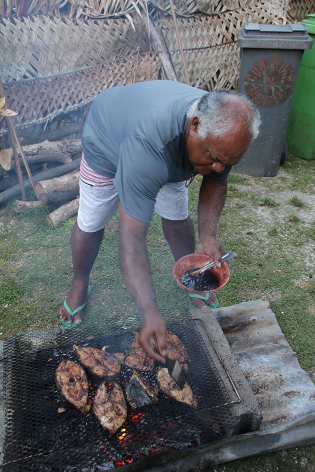 Churrasco de peixe em Maupiti