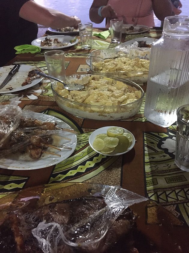 Banquete na Pensão Teheimana - Maupiti - Polinésia Francesa
