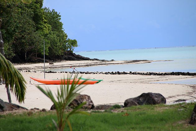 Caminhando na lagoa de Maupiti rumo à Terei'a Beach