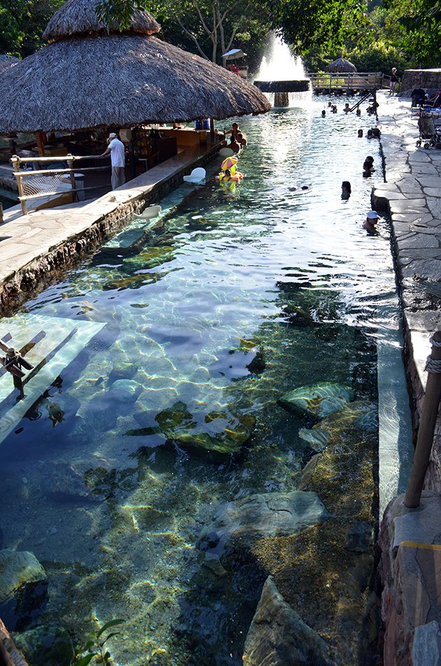 Piscina com água termal no Rio Quente Resorts em Goiás