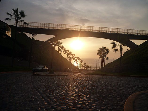 Pôr do sol na costa do Pacífico - Peru