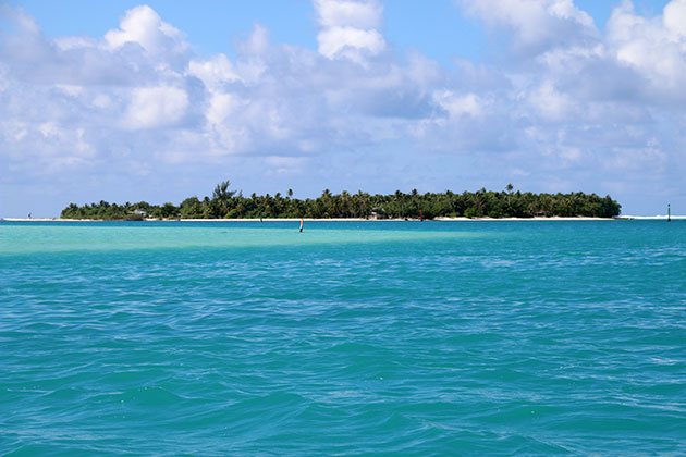 Belo visual das ilhotas na lagoa de Maupiti