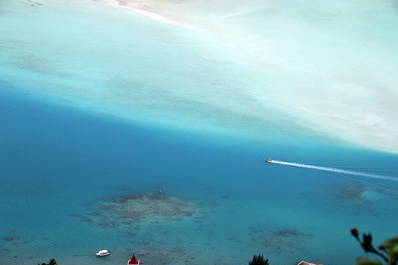 Lagoa azul na Polinésia