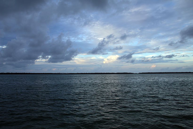 Nuvens negras no céu de Maupiti