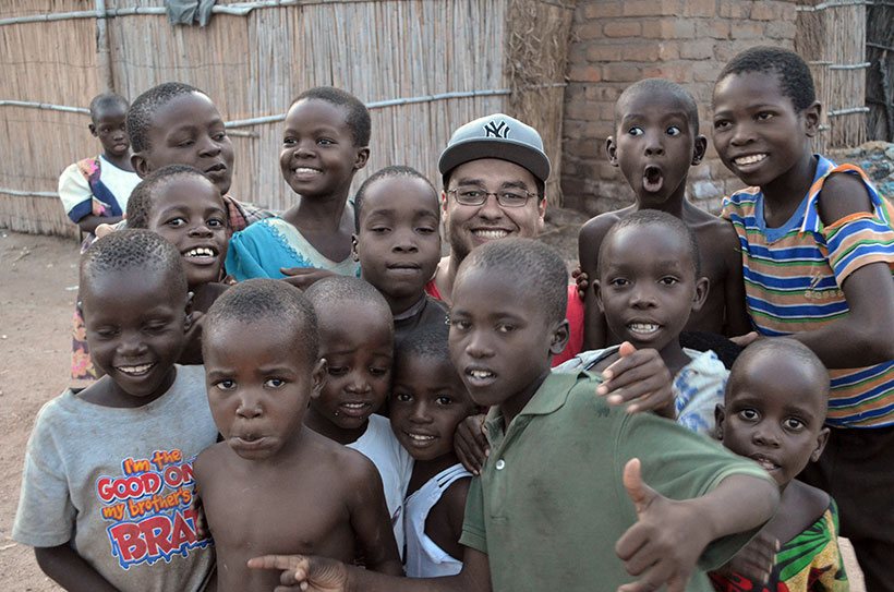 Sendo o branco no meio dos negros e sentindo o que é a diferença racial na pele