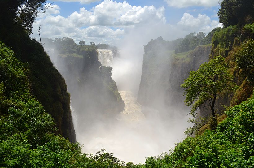 Cataratas Victoria - fronteira entre a Zâmbia e o Zimbábue