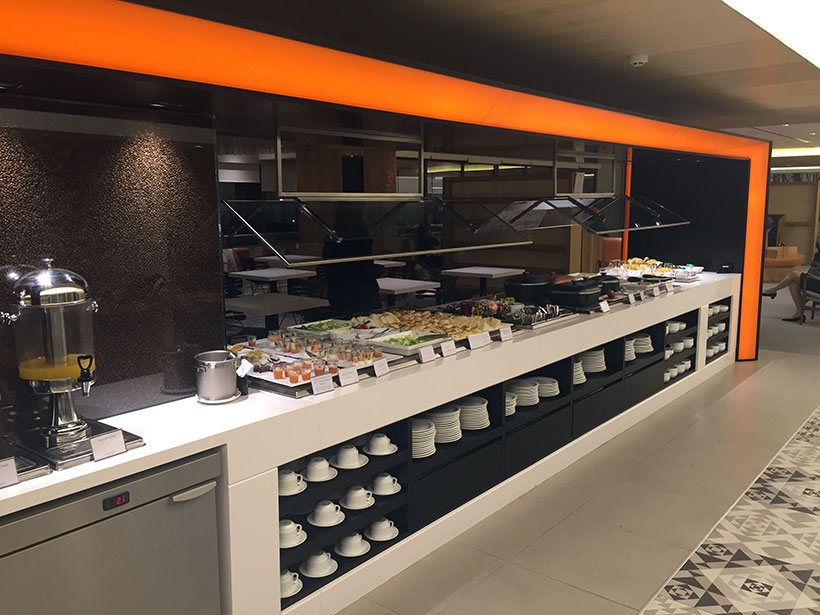 Lounge da Gol em Guarulhos: Sucos, bebidas, refeições completas e pequenos quitutes no buffet da sala Vip Gol/Smiles