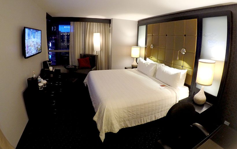 Visual moderno do quarto deste hotel na Times Square