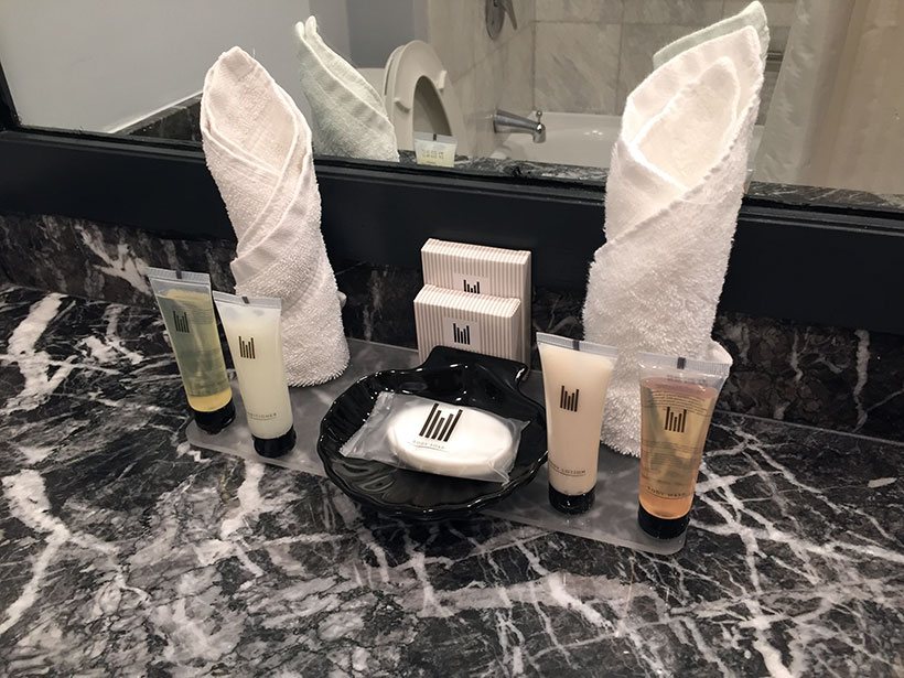 Amenidades de banho exclusivas com a marca do Hotel Millennium