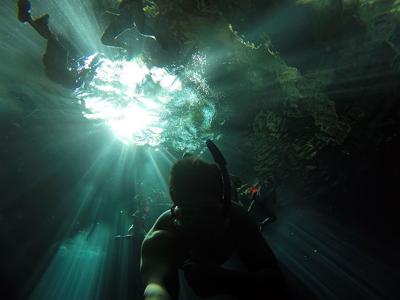 Efeito de catedral na superfície das águas do cenote