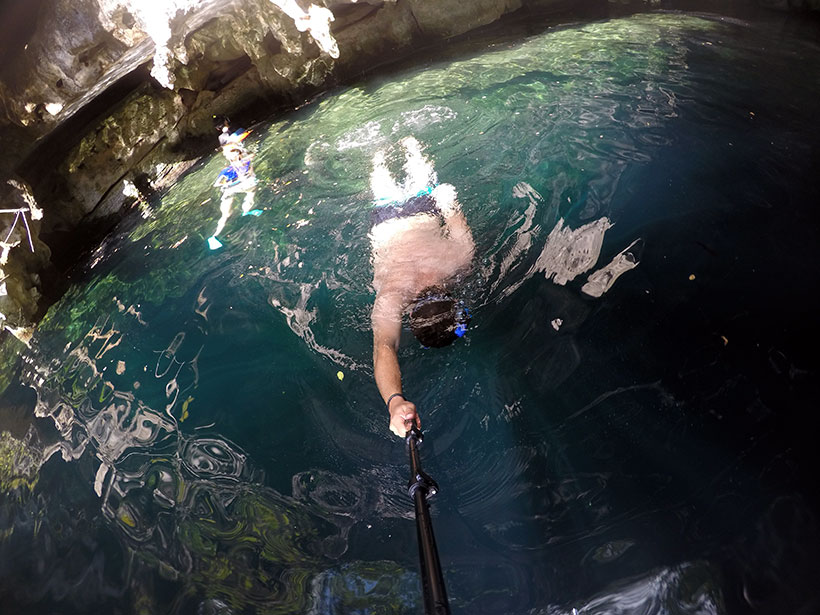 Águas cristalinas na temperatura ideal junto com o pessoal dos 7 cenotes