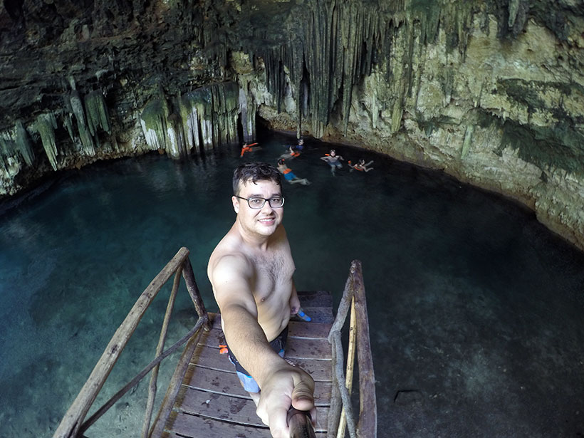 Contemplação de estalactites no cenote Truck - Yucatán - México