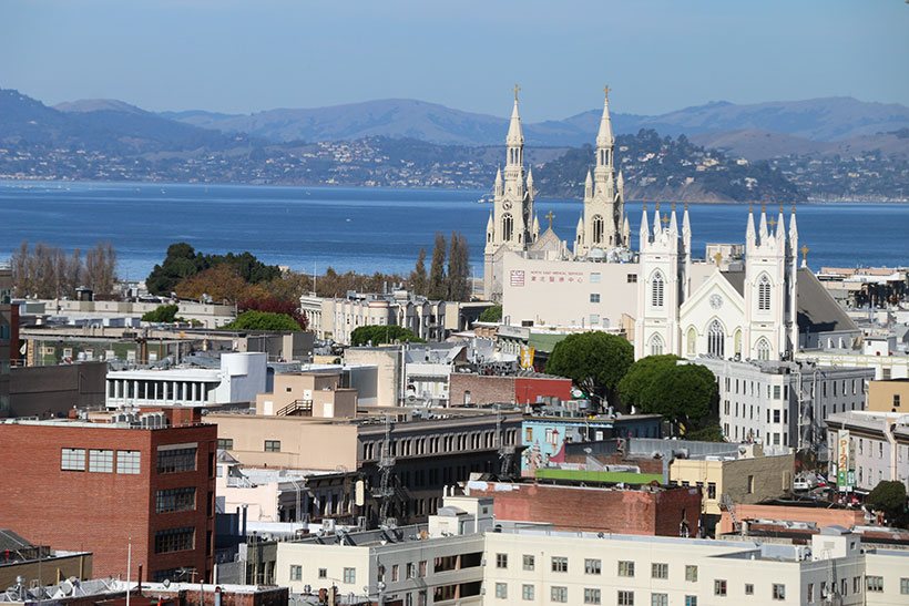 Vista do meu quarto: North Beach com destaque para Saints Peter and Paul Church