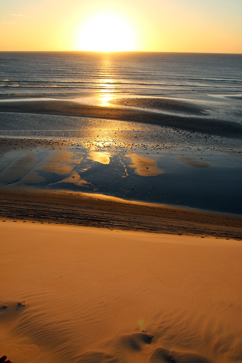 Assistindo ao espetáculo nas areias da Duna do Pôr do Sol em Jeri