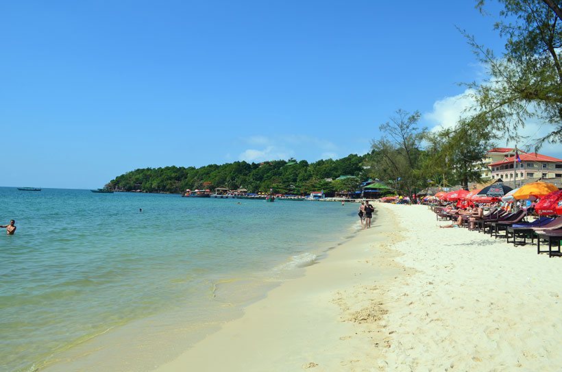 Praia no Camboja em Sihanoukville outro dos destinos baratos