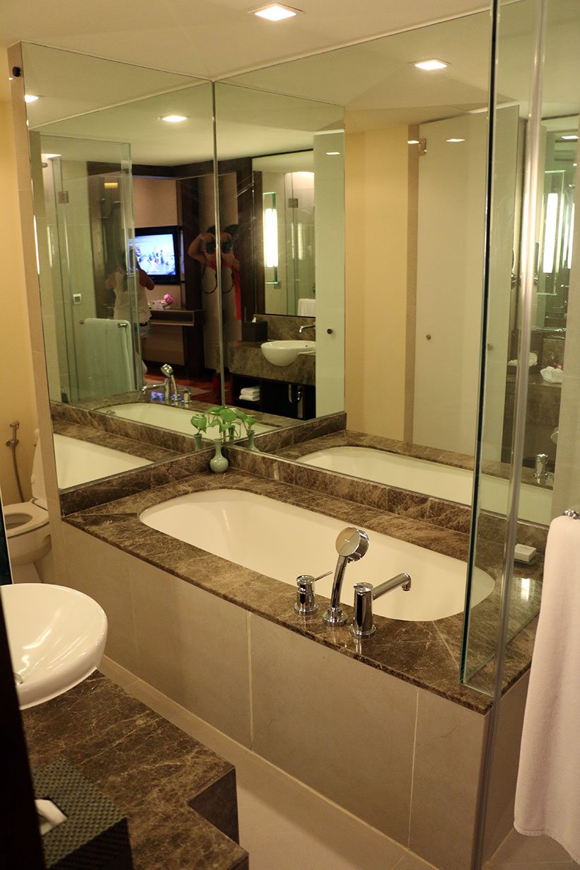 Banheiro das nossas acomodações no Anantara Riverside