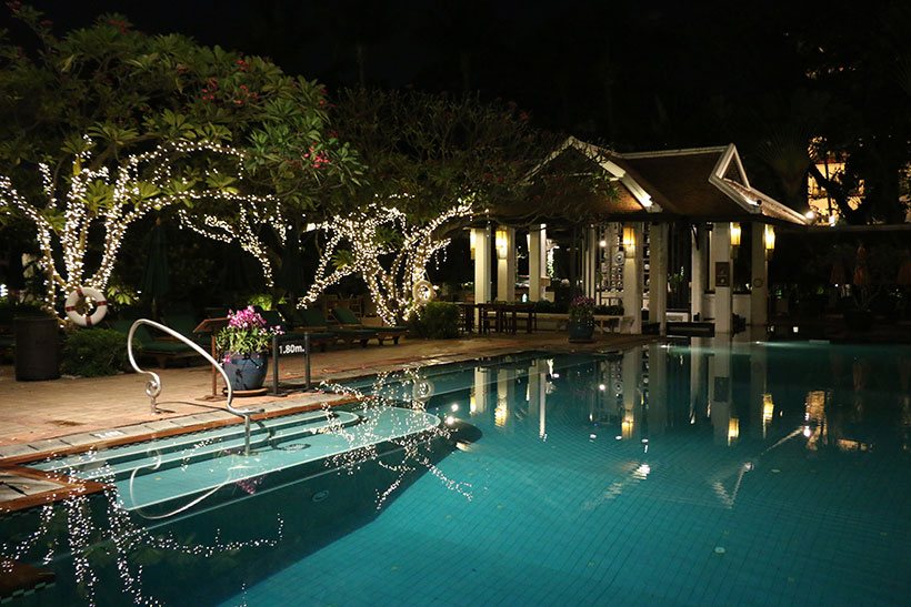 Piscina agradabílissima no calor de Bangkok