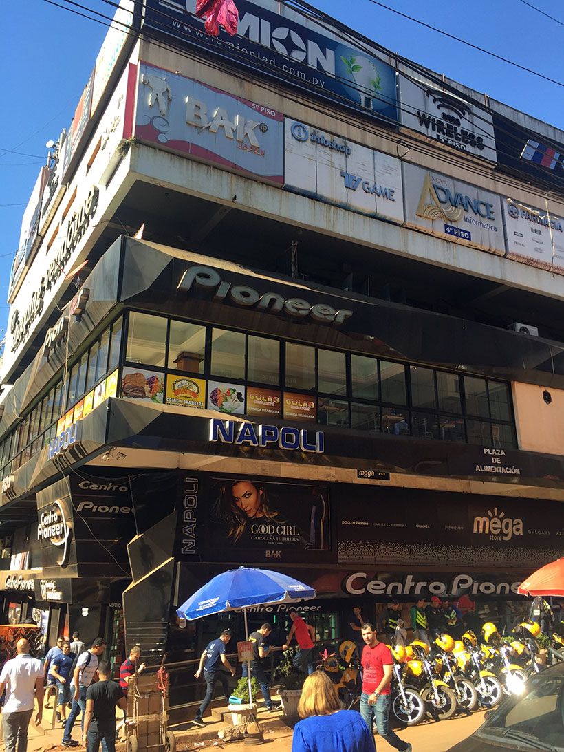 Centro Pioneer no Shpping Vendôme na Ciudade del Leste
