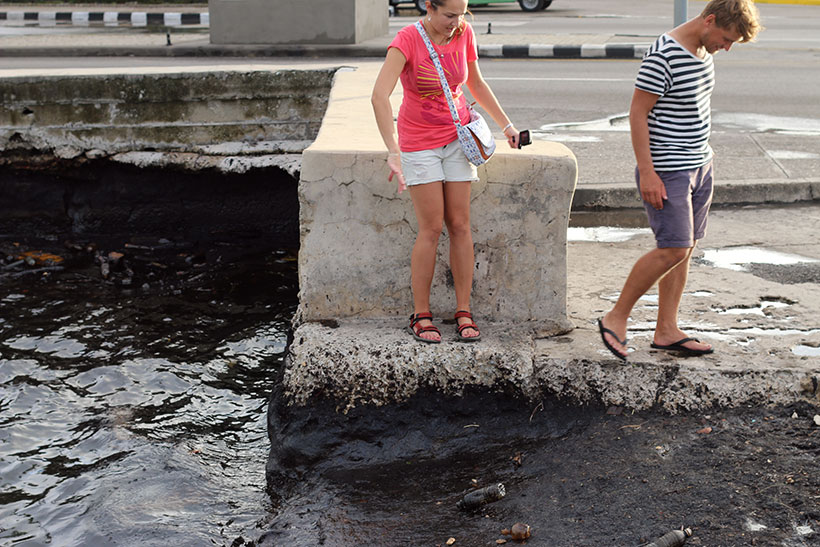 Poluição no Malecón de Havana Vieja