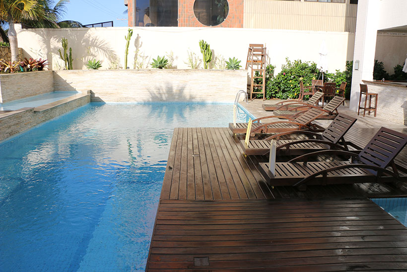 Piscina perfeita para relaxar entre uma caminhada e outra na praia