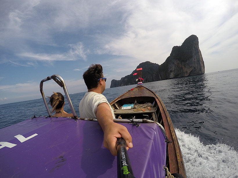Barqueiro particular nos levando até Phi Phi Lee