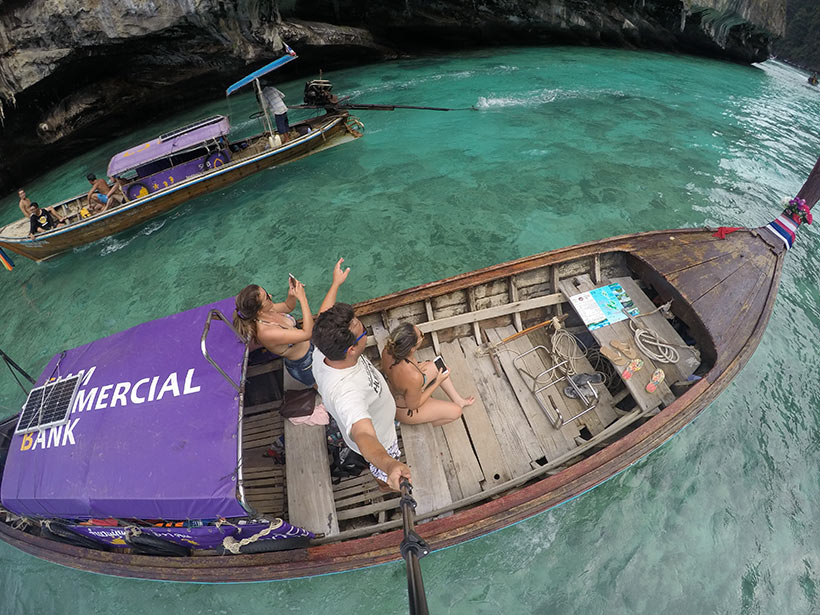 Navegando pelas águas transparentes de Koh Phi Phi