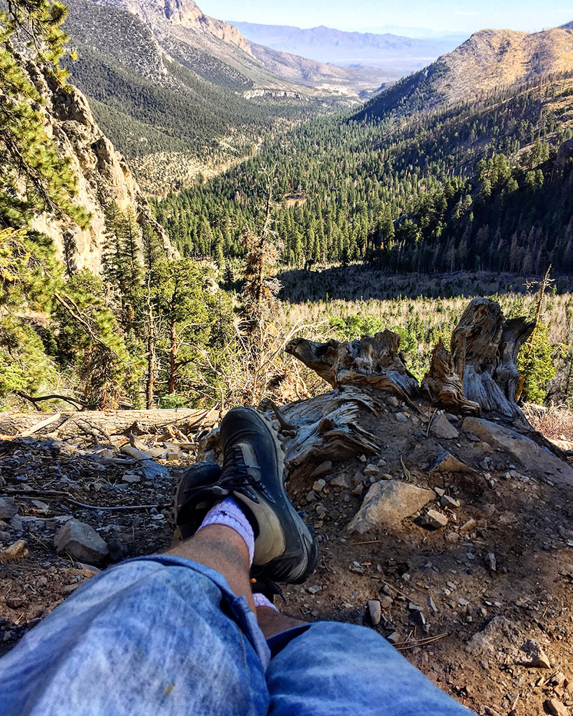 Paradinha pra contemplar a vista em uma trilha nas imediações das Spring Mountains